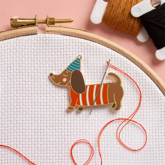 Sausage Dog Dachshund Magnetic Needle Minder: Dog needle minder only